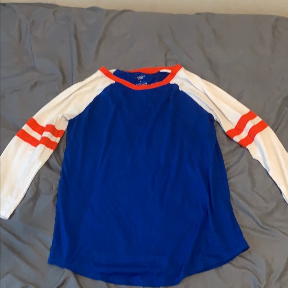 Blue, red, and white long sleeve round neck shirt